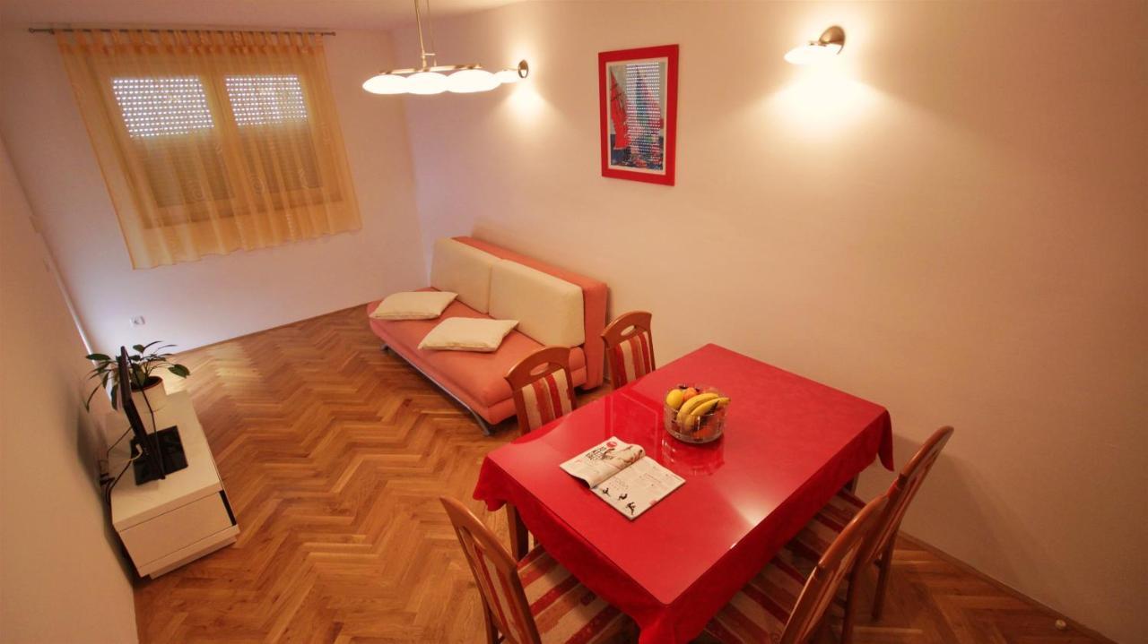 Apartment Jen Omiš Exteriör bild