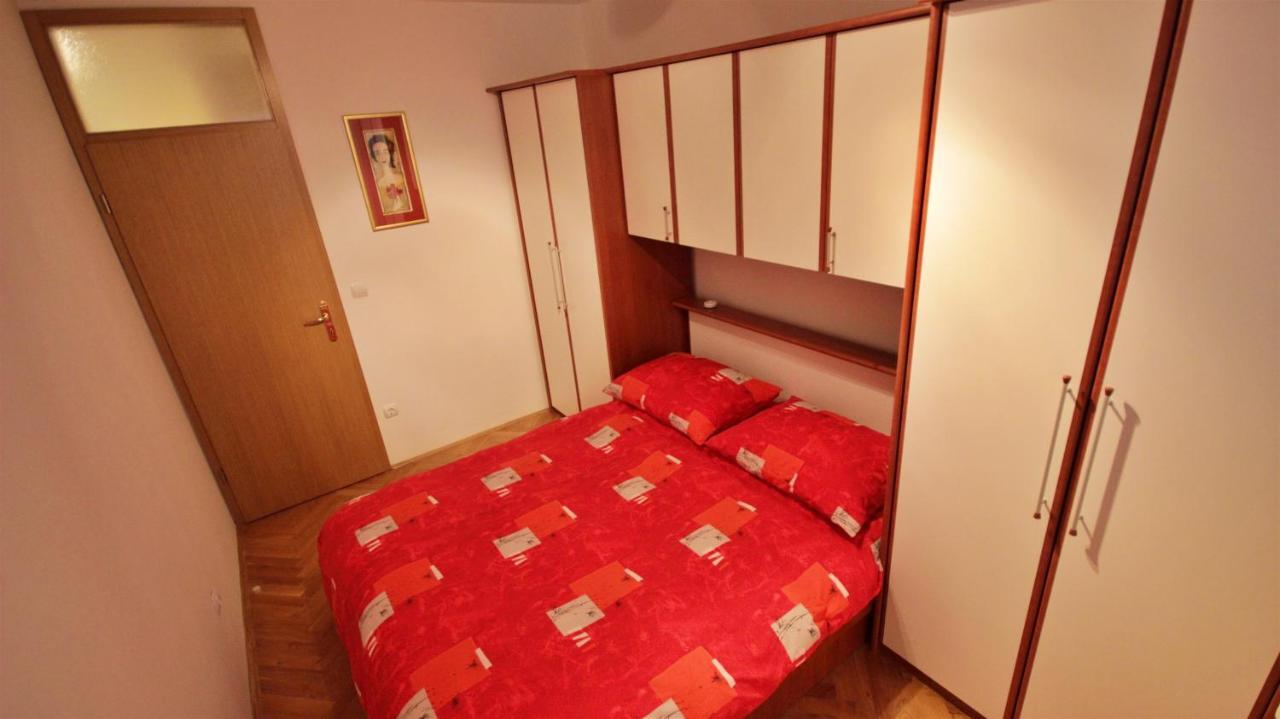Apartment Jen Omiš Exteriör bild