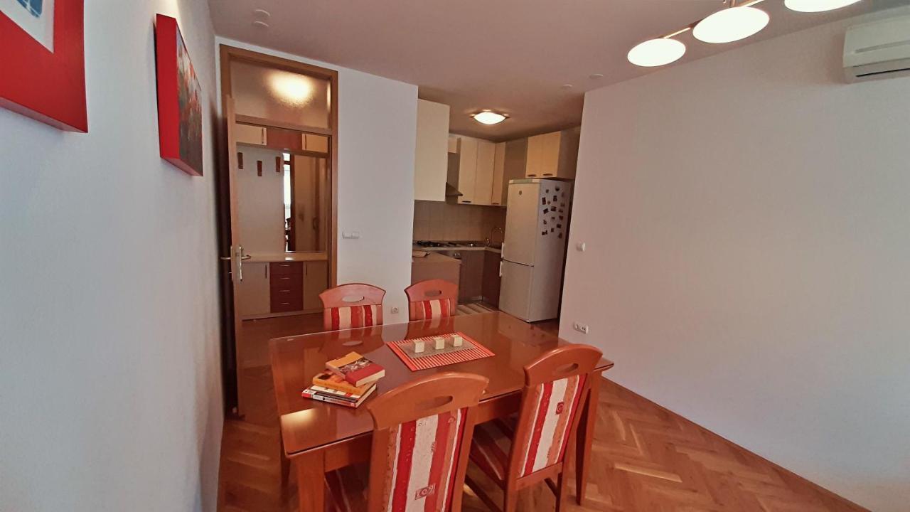 Apartment Jen Omiš Exteriör bild