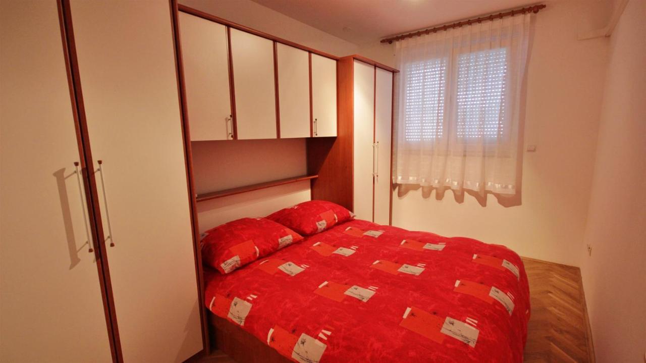 Apartment Jen Omiš Exteriör bild
