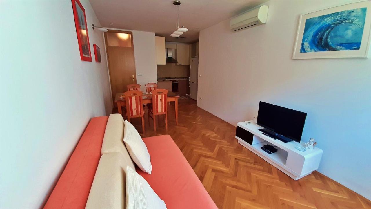 Apartment Jen Omiš Exteriör bild