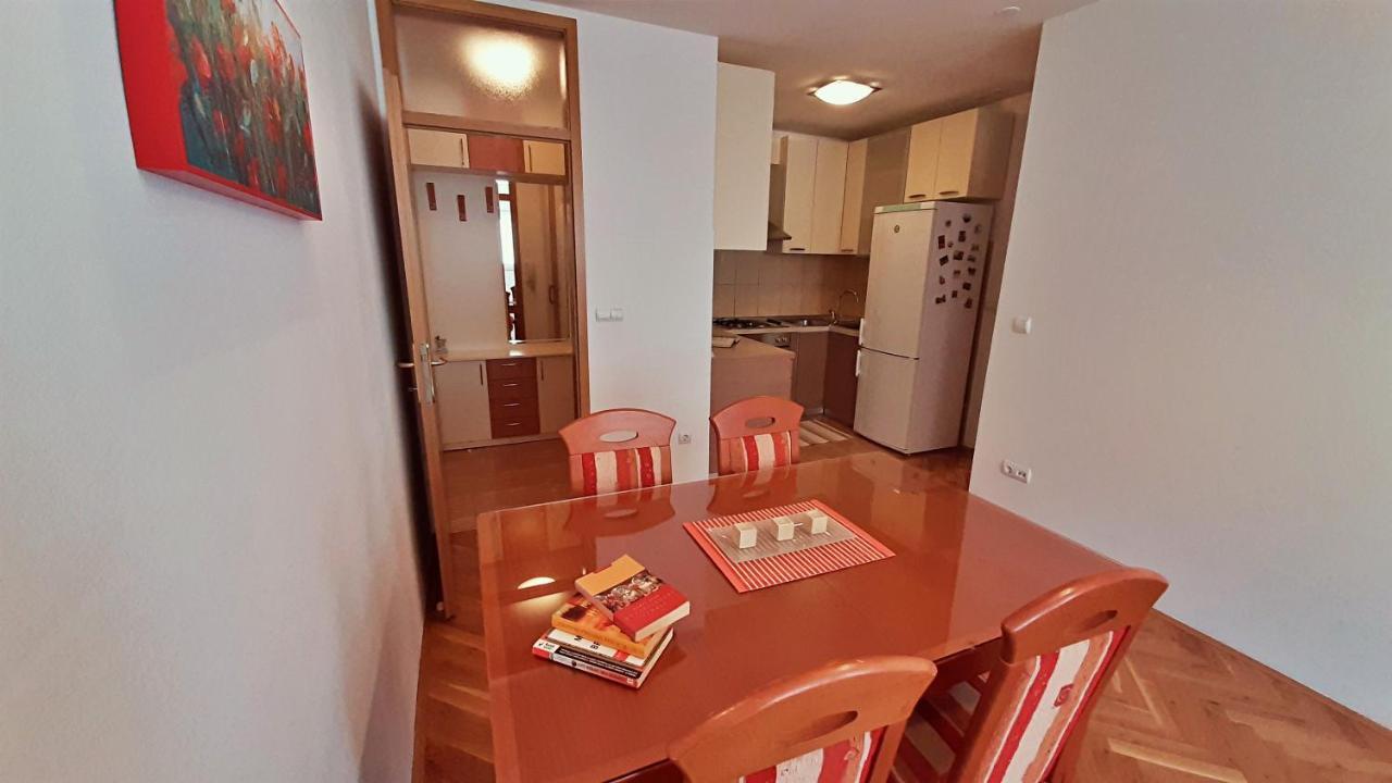 Apartment Jen Omiš Exteriör bild