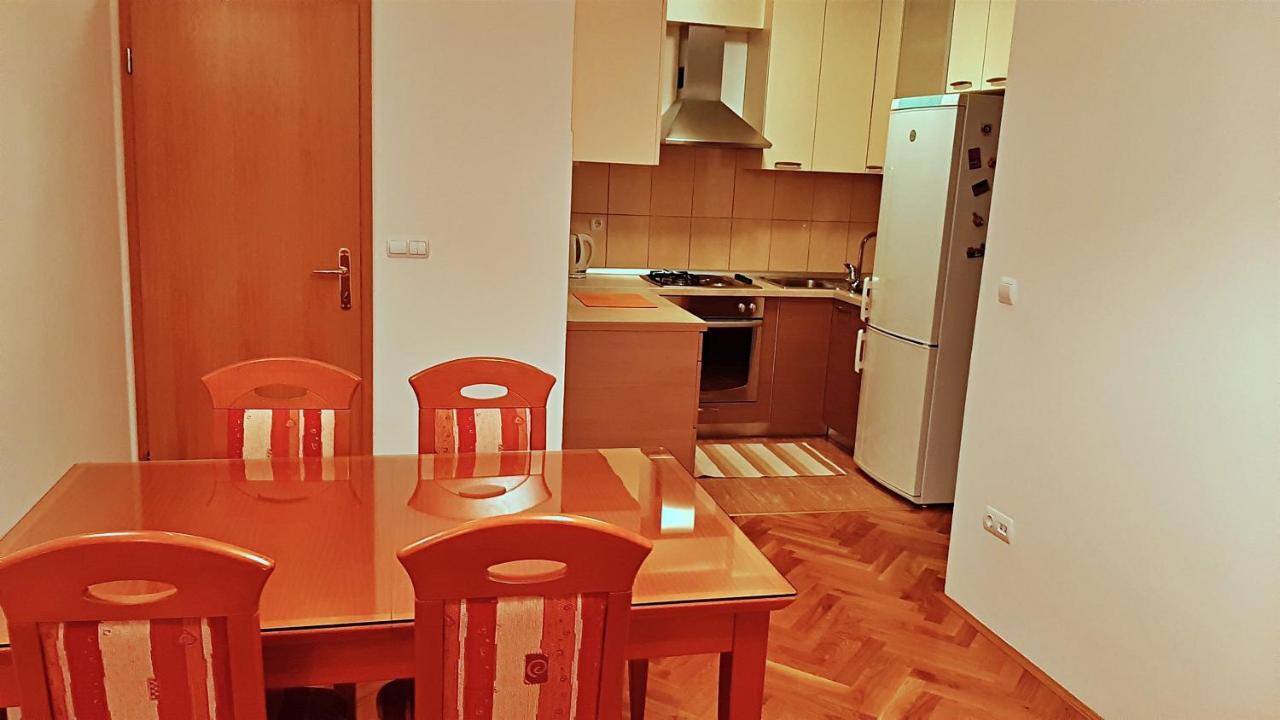 Apartment Jen Omiš Exteriör bild