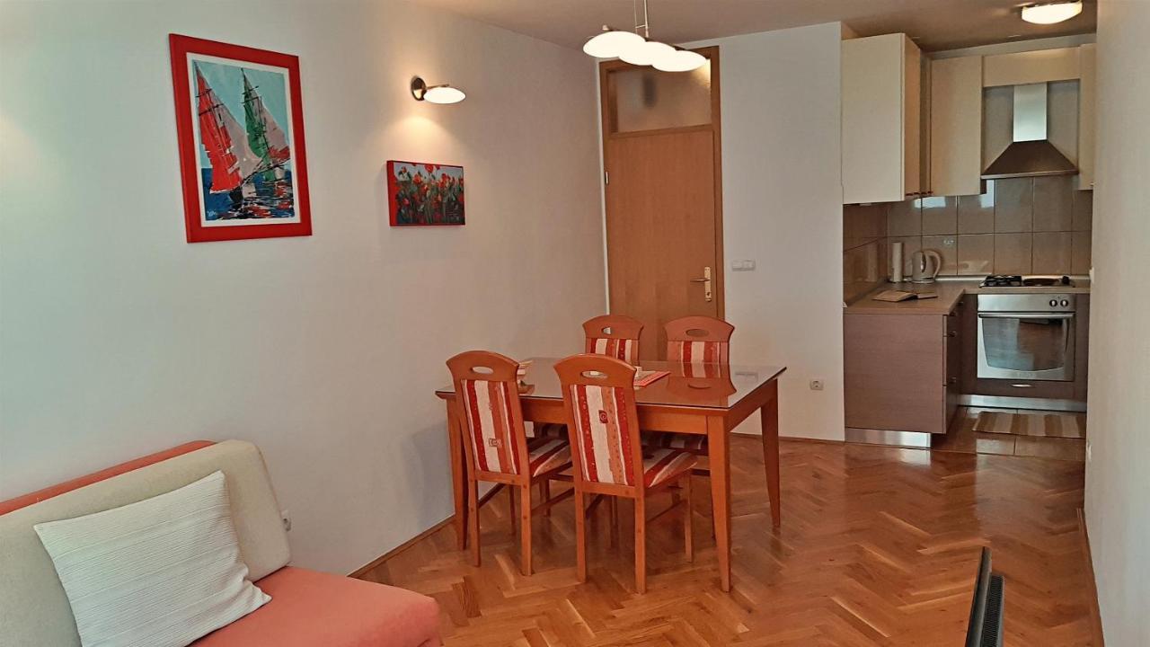 Apartment Jen Omiš Exteriör bild