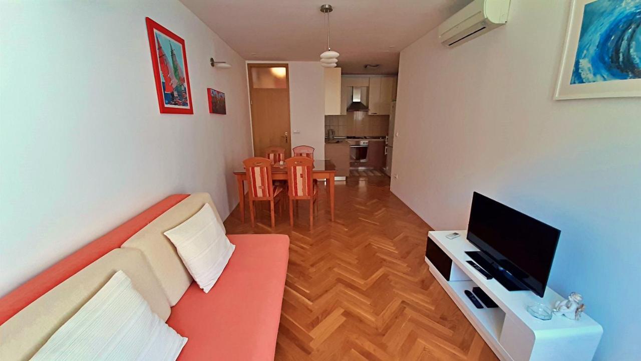 Apartment Jen Omiš Exteriör bild