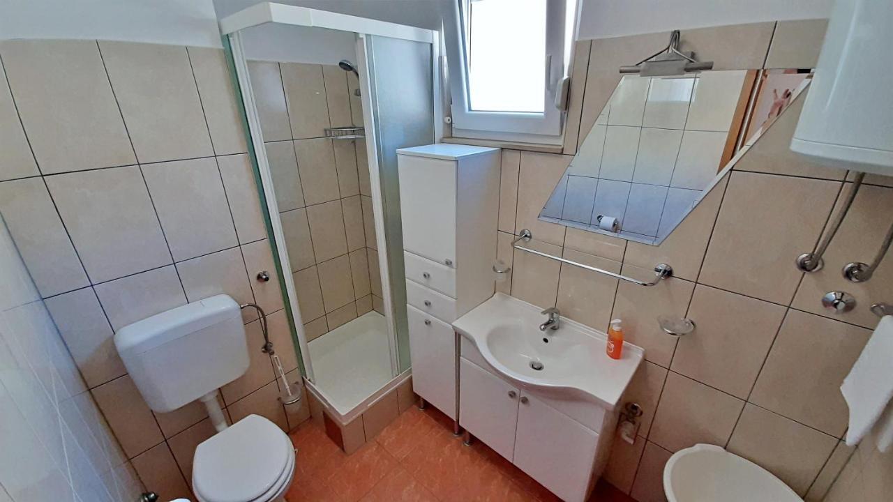 Apartment Jen Omiš Exteriör bild
