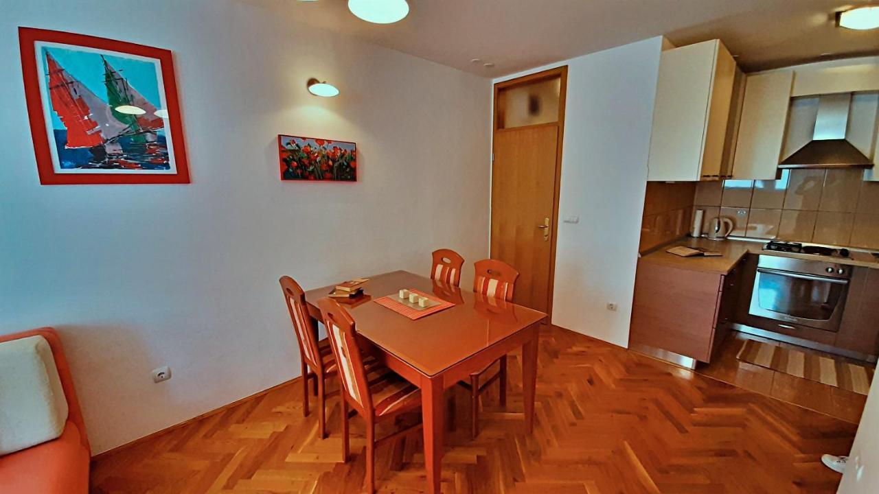 Apartment Jen Omiš Exteriör bild