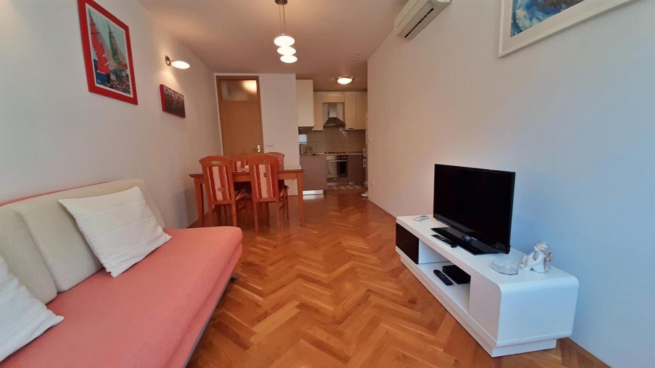 Apartment Jen Omiš Exteriör bild